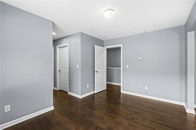 Building Photo - 407 Aviary Ln