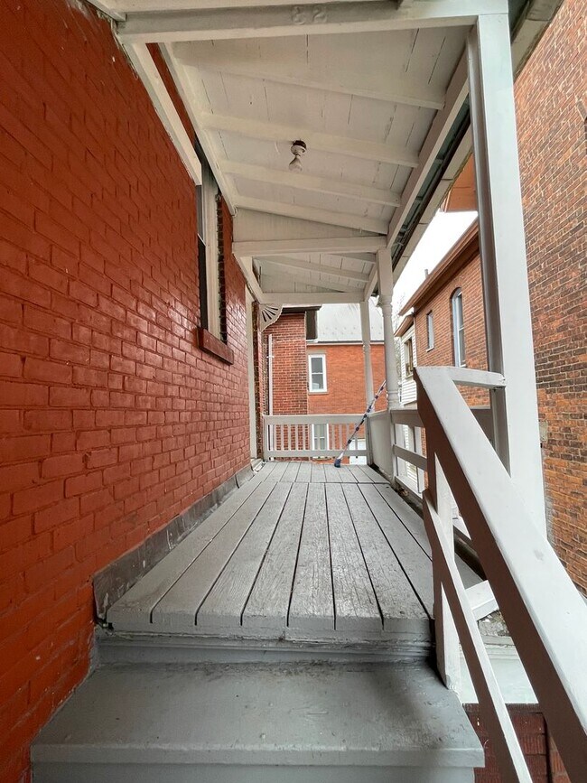 Building Photo - 32 Clinton St