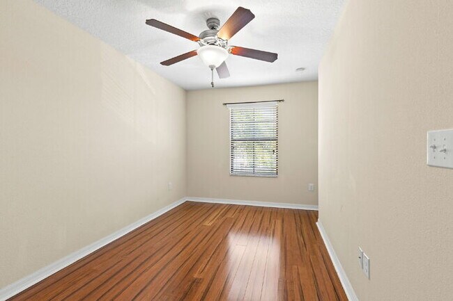 Building Photo - LIKE NEW Town Home For Rent in Wesley Chapel!