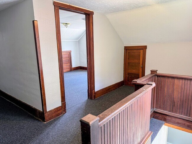 Building Photo - Three-bedroom one bathroom home for rent in North Canton
