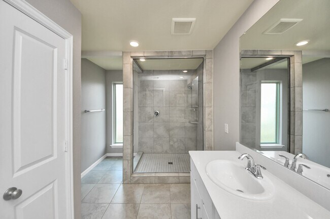 Building Photo - 1715 Ryon Falls Dr