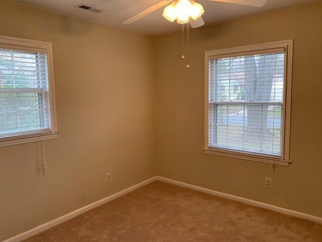 Building Photo - Matthews Ranch Home