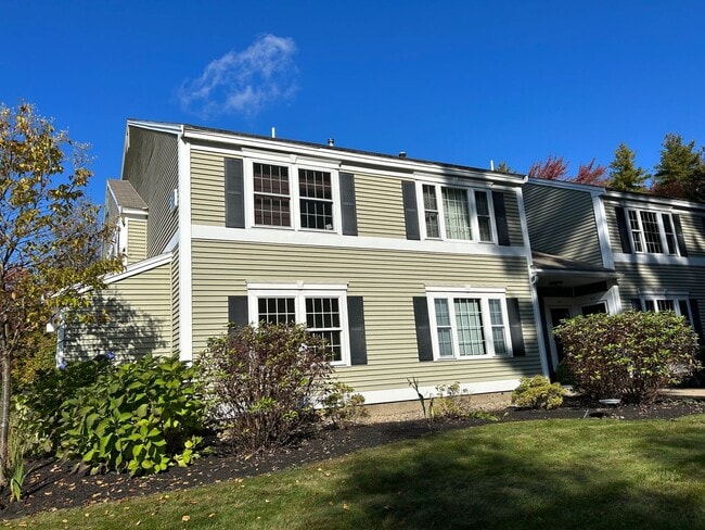 Building Photo - Two Bed, Two Full Bath Condo in Portsmouth...