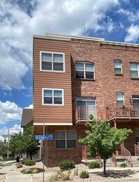 Building Photo - 3 Bed End Unit Townhome near Old Town Arvada