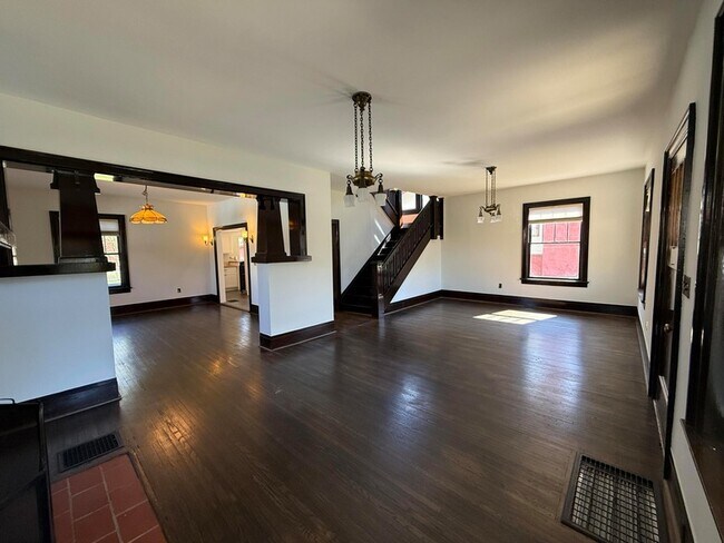 Building Photo - 206 Eveningside Dr