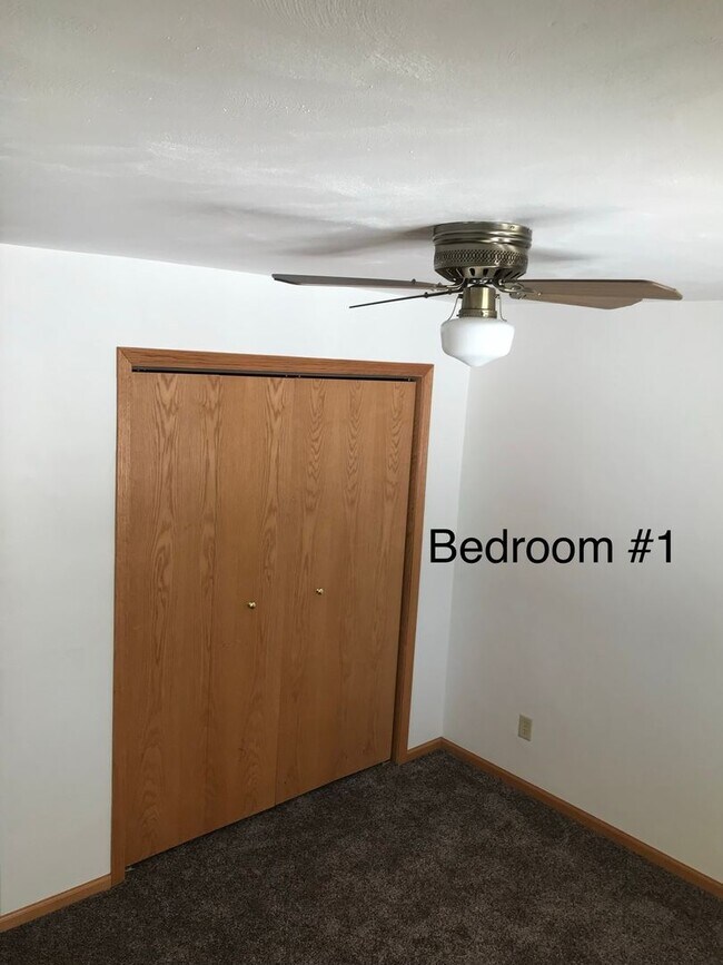 Building Photo - 1031-1033 Pleasantview