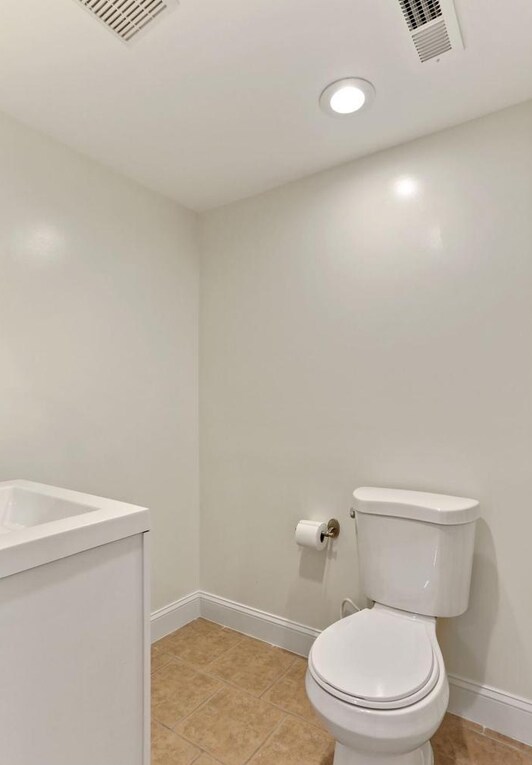 Downstairs bedroom bathroom - 650 Newton Pl NW