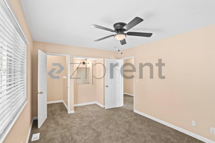 Building Photo - Unit 3