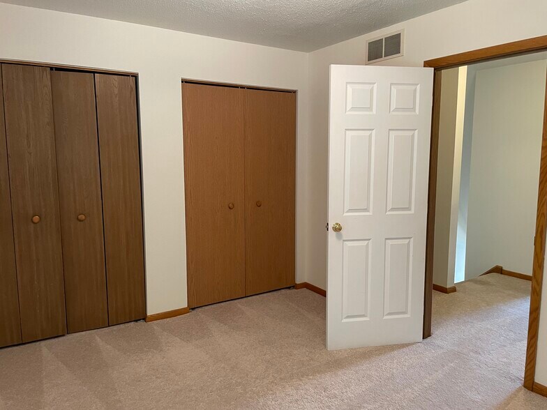 Main Bedroom with Double Closets - 5447 Cider Mill Rd