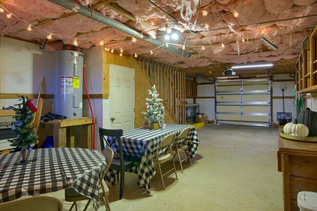 Building Photo - FURNISHED OFF-SEASON MONTHLY RENTAL-STARTI...
