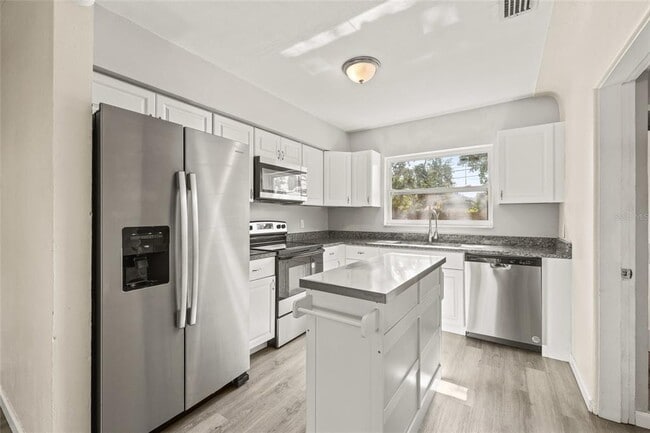 Building Photo - 4350 1st Ave S