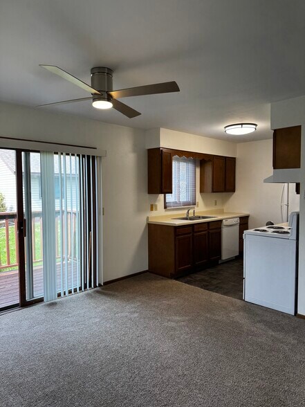 kitchen view w/new self cleaning oven - 833 Bridgewater Ave