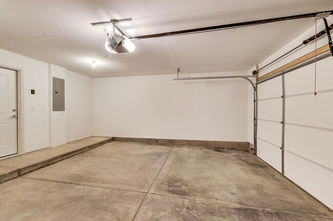 Building Photo - 25 Clay Ave