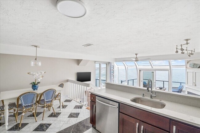Building Photo - 46 Oceanside Dr
