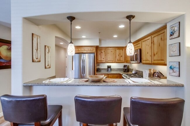 Building Photo - Steps From The Beach w/ All Utilities Included Available Jan - May 2025