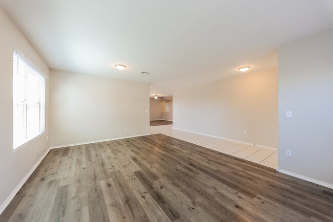 Building Photo - 8211 W Mission Ln