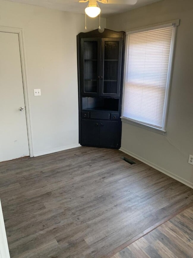 Building Photo - 405 E Rickenbacker Dr