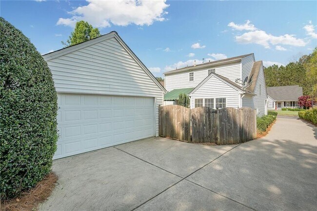 Building Photo - 2041 Greenhill Pass