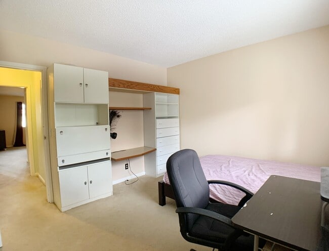 Building Photo - 924 SW 9th St Cir