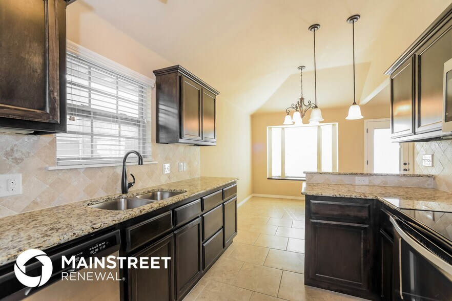 Building Photo - 608 Talon Dr