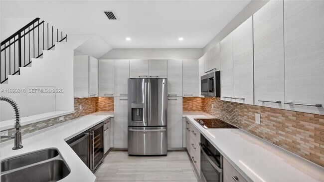 Building Photo - 622 Malaga Ave