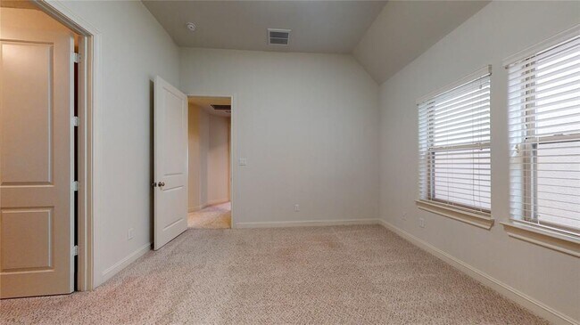 Building Photo - 1708 Upland Lakes