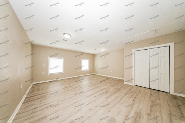 Building Photo - 5025 Brookdale Dr