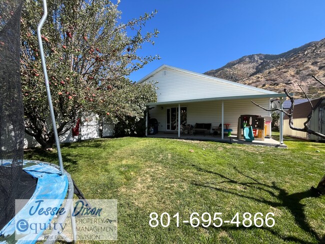 Building Photo - 1043 Sharp Mountain Dr