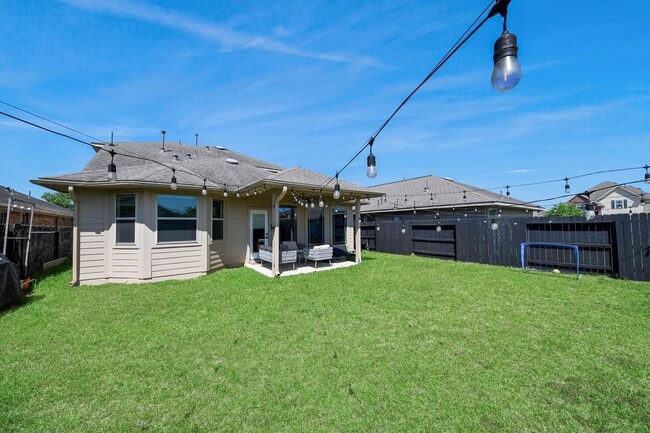 Building Photo - 8111 Fairfield Mnr Wy