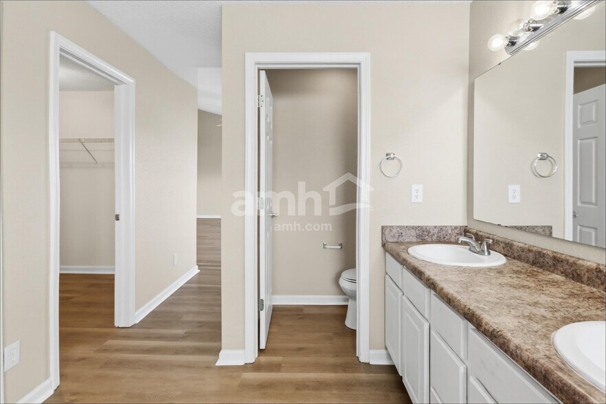 Building Photo - 9718 Treyburn Green Way