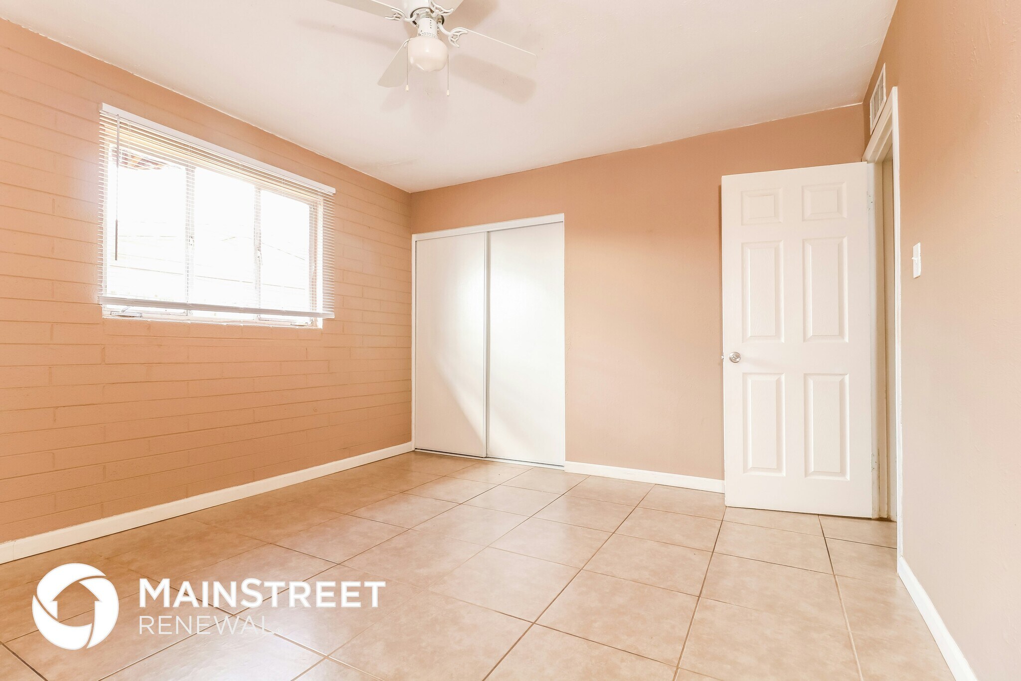 Building Photo - 6136 W Clarendon Ave