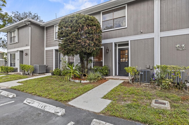 Building Photo - 814 Hill Dr