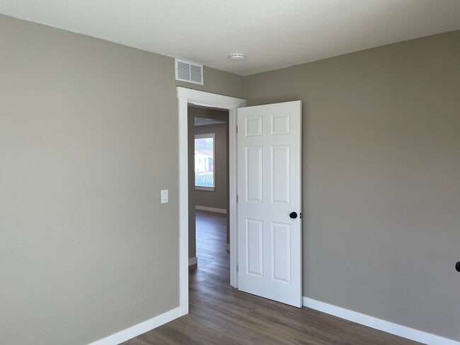 Building Photo - Newly Remodeled 2 Bedroom 1 Bathroom Home***A MUST SEE HOME***