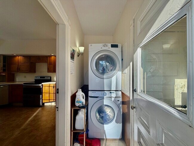 Building Photo - 44 Gray St