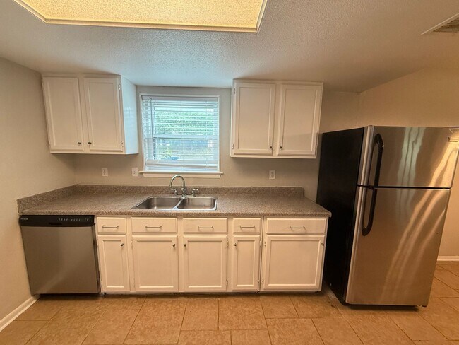 Building Photo - Large lot With Mature Trees and a Spacious...