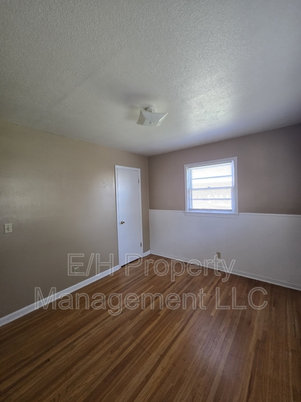 Building Photo - 902 N Colorado St