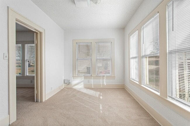 Building Photo - 316 W Avenue A