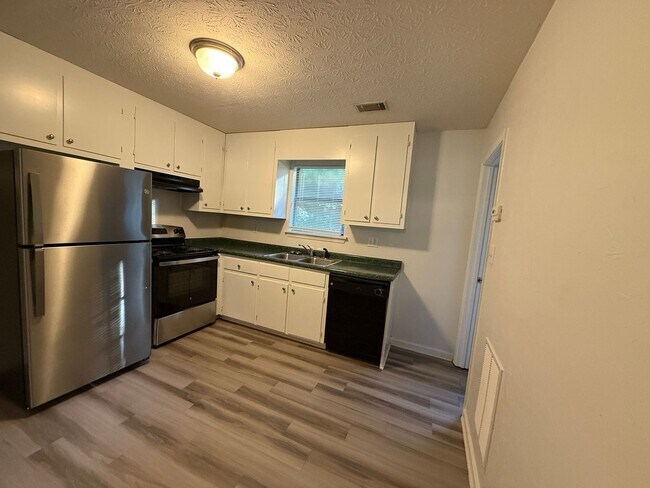 Building Photo - 1030/1032 Nash Ct