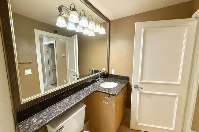 Building Photo - Meridian 2 BDR /2 BATH Luxury Condo - RESO...