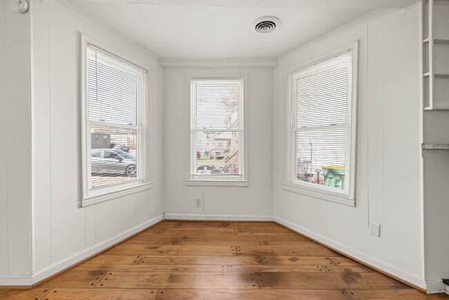 Building Photo - 107 S 9th Ave