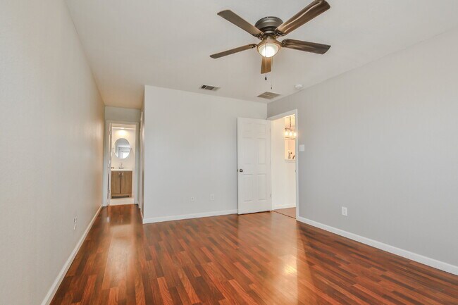 Building Photo - Wonderful 3/2/2 in North Lubbock!