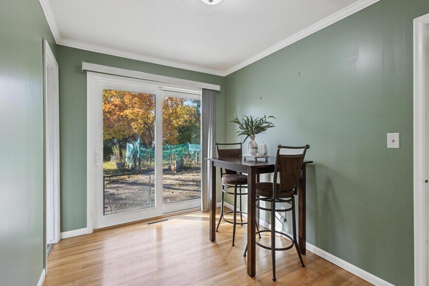 Building Photo - 5800 Moore Lake Dr W