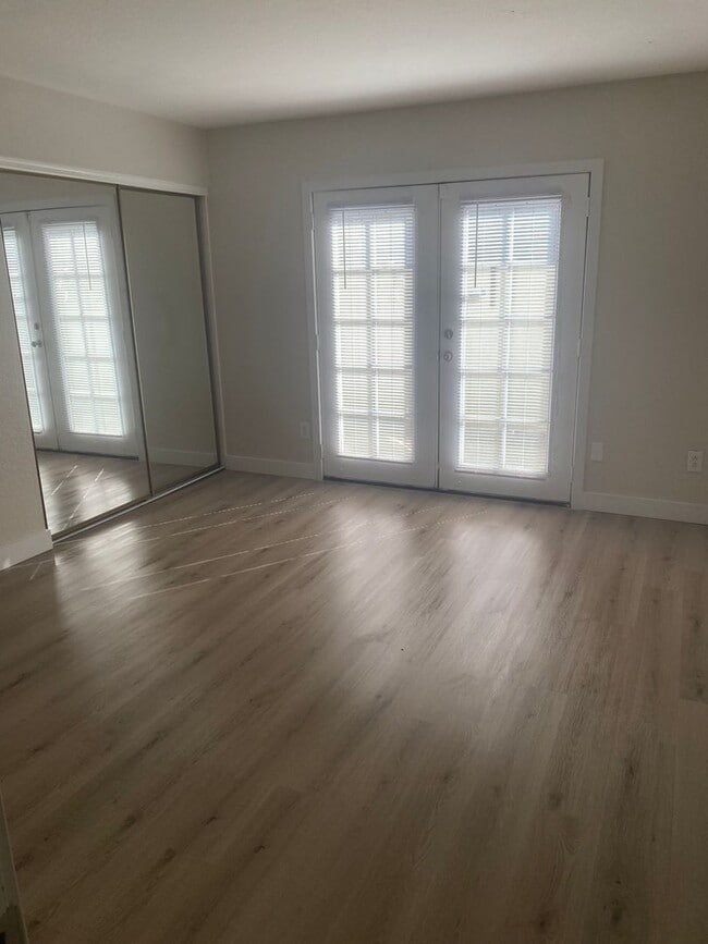 Building Photo - Newly Remodeled 2 bed 2 bath Town-homes in Central Phoenix!! Gated and Pool *** Move-in Special! ...