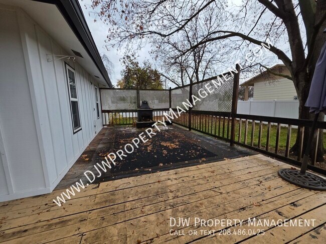 Building Photo - 9144 W Dalton Pl