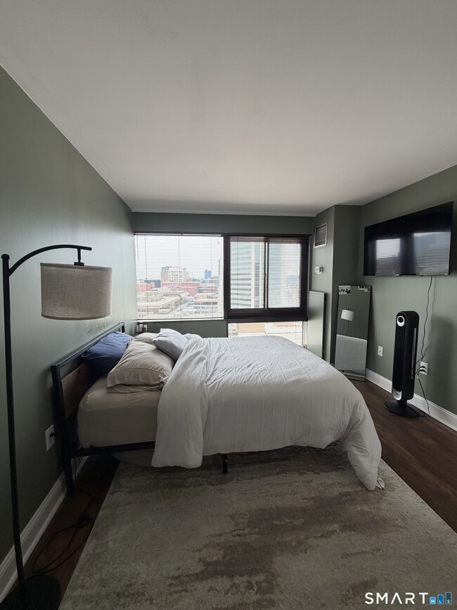 Building Photo - 127 Greyrock Pl