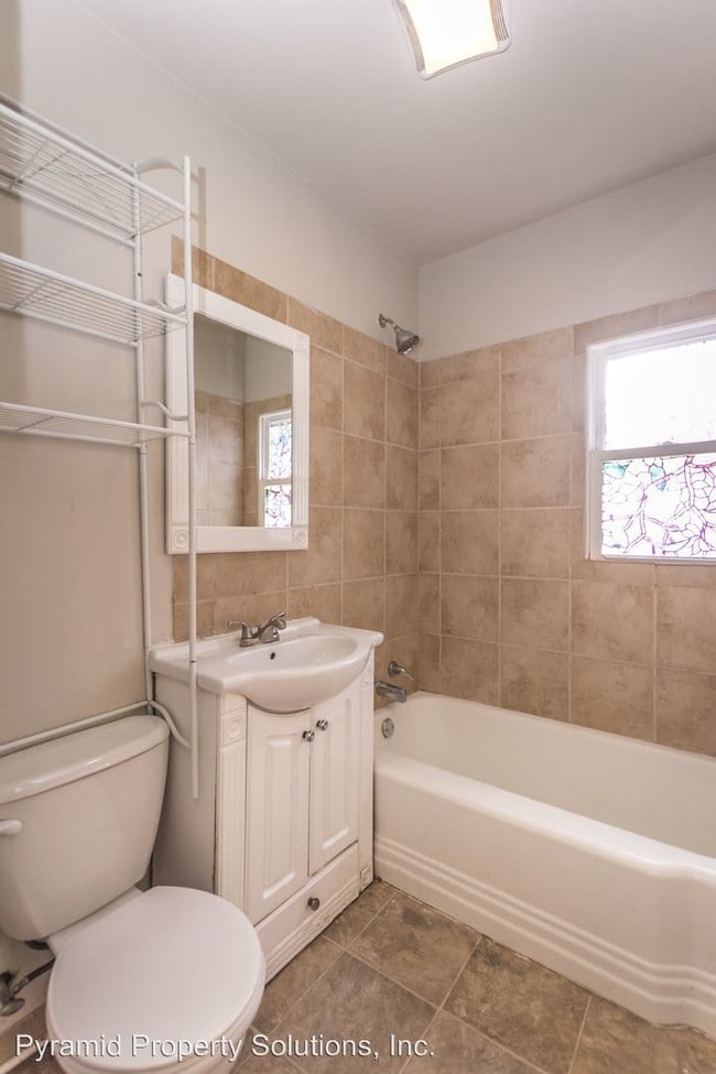 Building Photo - 4 br, 1 bath House - 5 E Park Ave
