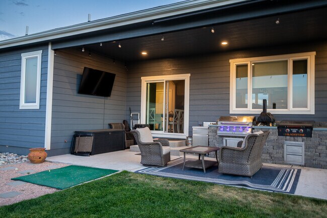 Building Photo - 2428 Sunshine Dr