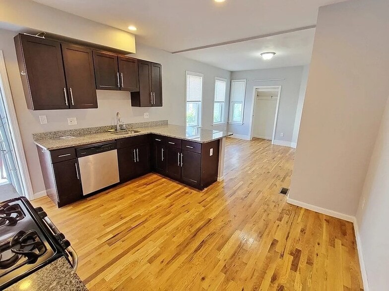 Building Photo - 39 Pinckney St