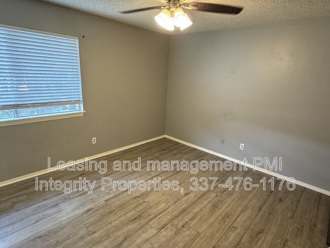Building Photo - 300 Lozes Ave