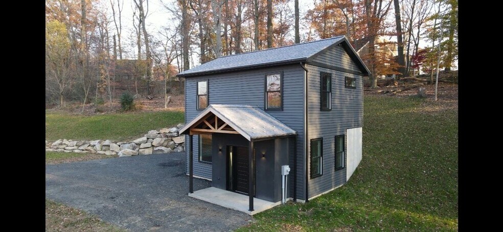 Primary Photo - 504 Kinderhook Rd